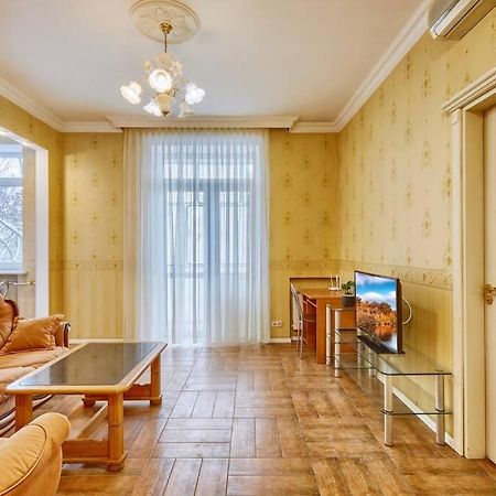 Apartment Near Bessarabsky Square Киев Екстериор снимка