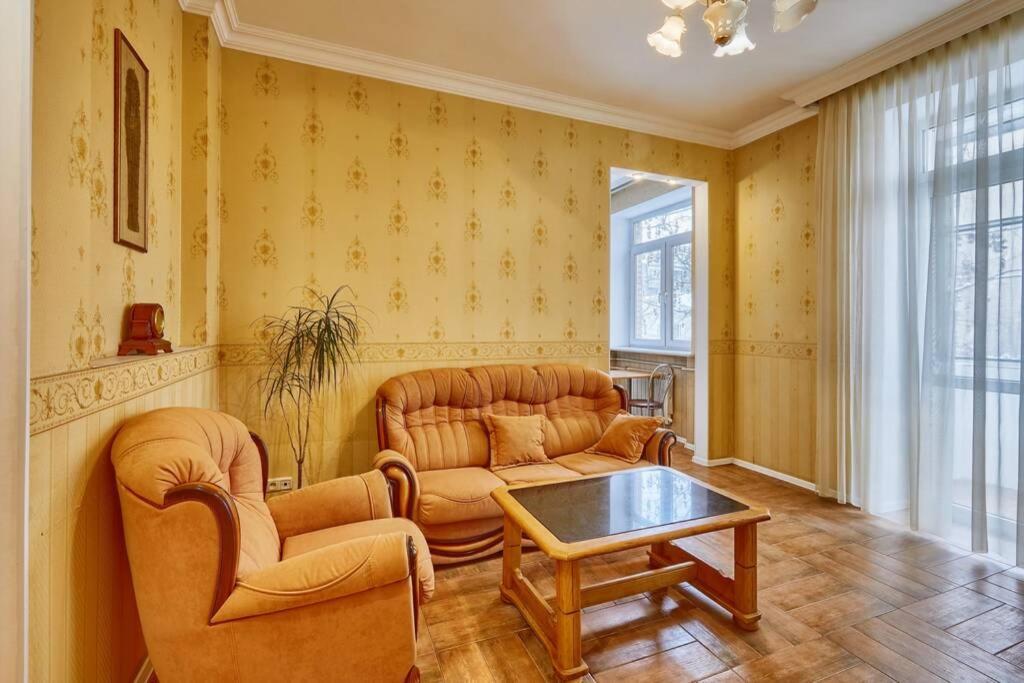 Apartment Near Bessarabsky Square Киев Екстериор снимка