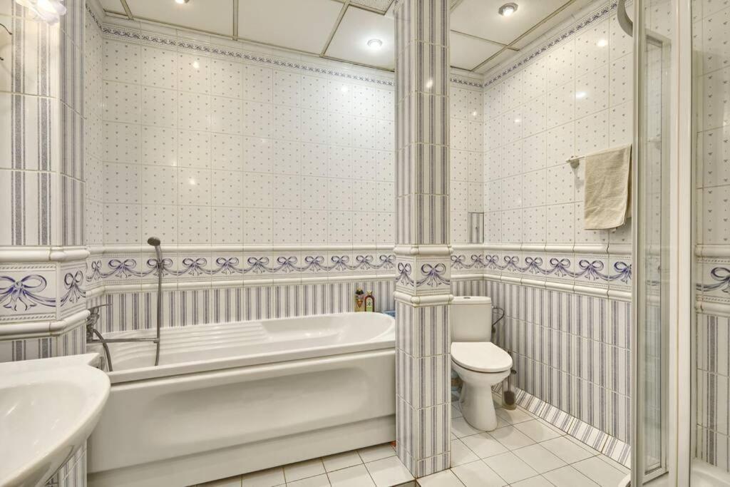 Apartment Near Bessarabsky Square Киев Екстериор снимка