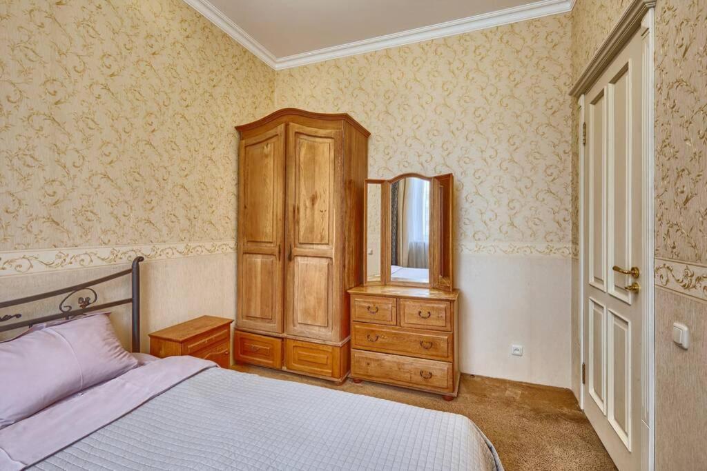 Apartment Near Bessarabsky Square Киев Екстериор снимка