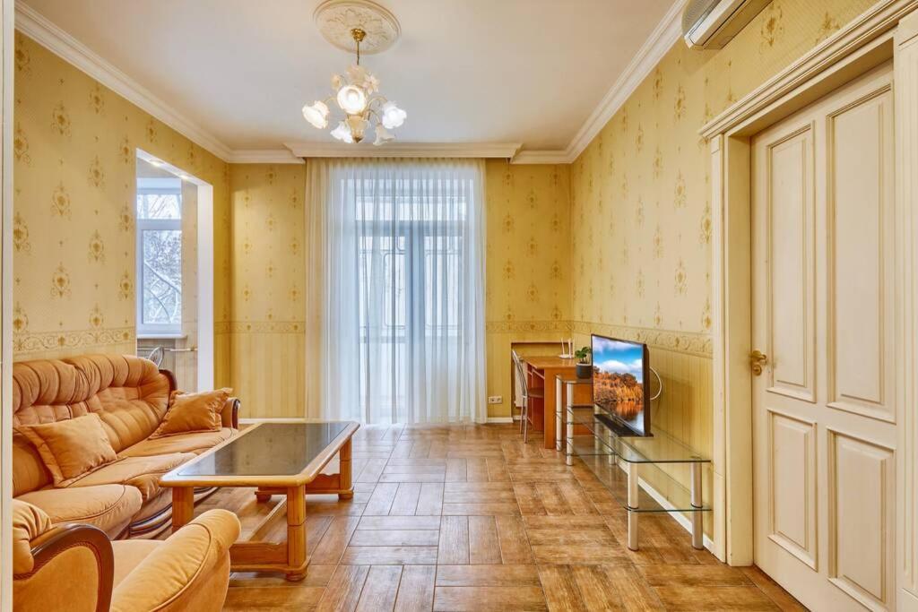 Apartment Near Bessarabsky Square Киев Екстериор снимка