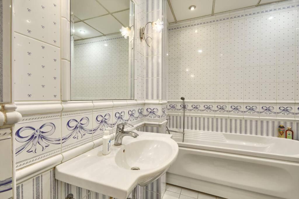 Apartment Near Bessarabsky Square Киев Екстериор снимка